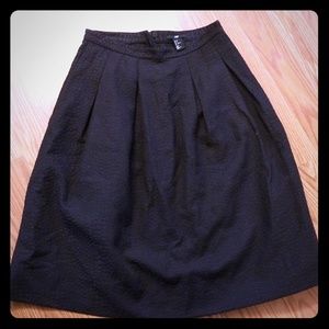 H&M black high-waisted skirt